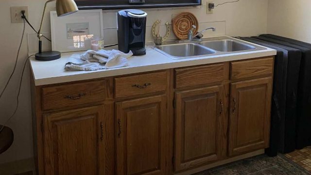 Reviving Retro: A Stunning Kitchenette Makeover with Bold Hues | virgin bet fives, slot live22, situs 396 slot