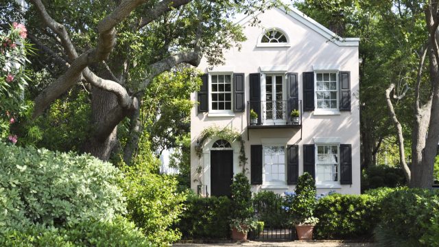 5 Yard Features That Could Irritate Your Neighbors