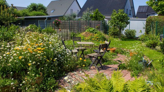 Transform Your Outdoor Space with Cozy Reading Nooks