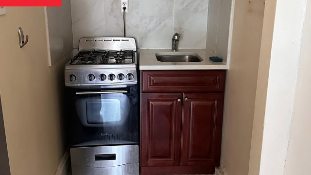 Transforming Tiny Spaces: How Two Colors Revive Compact Kitchens