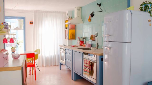 Reviving Vintage Communication: A Look at 90s Kitchen Trends