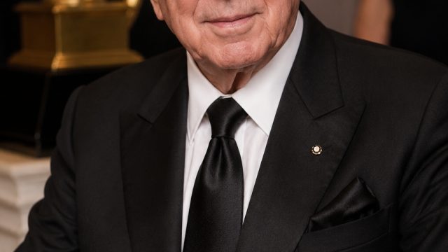 Influential Music Producer Clive Davis Passes Away at 94 | menara368 link alternatif, manilabet365