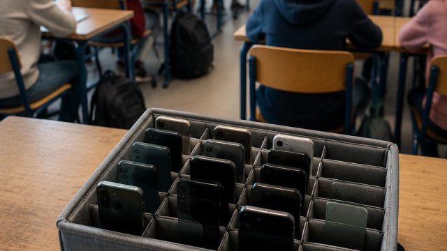 Czech Republic Moves to Ban Mobile Phones in Schools by 2027